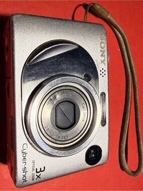 Sony Silver Cyber-shot Compact Digital Camera 5.1 mp DSC-W1.
